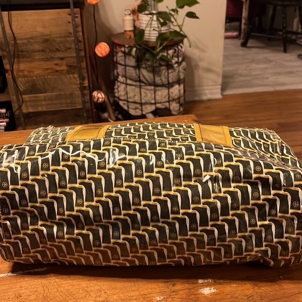 Tory Burch ☔️ RainBoot Tote - Picture 8 of 13